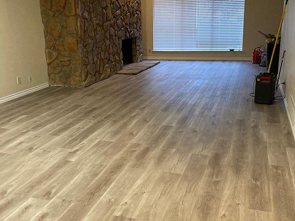 2nd image of 200 Hollyhill Ln