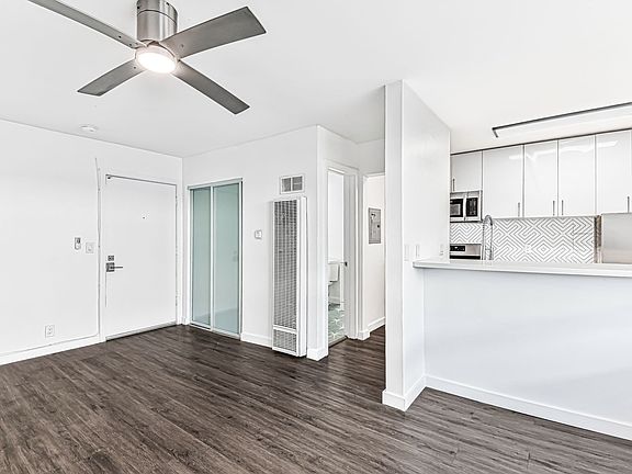 5th image of 5005 August St #32