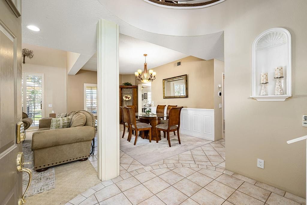 372 Muirfield Dr