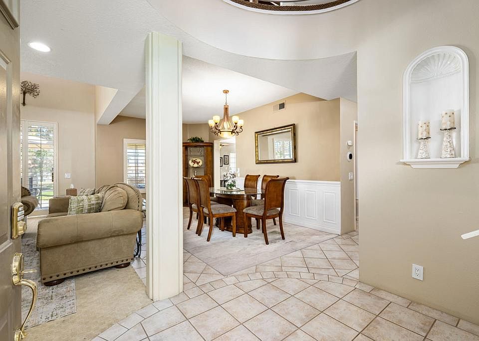 1st image of 372 Muirfield Dr