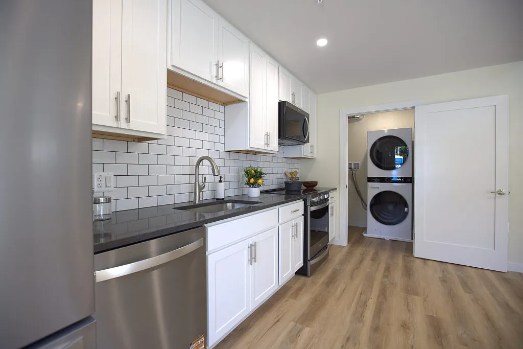 Studio, 720 sqft, $1,850 — Photo 2