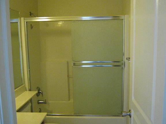 4th image of 6041 Inglewood Ave
