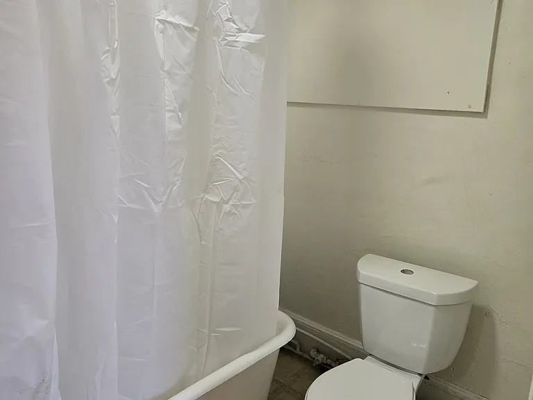 278 Woodford St #11 — Photo 8