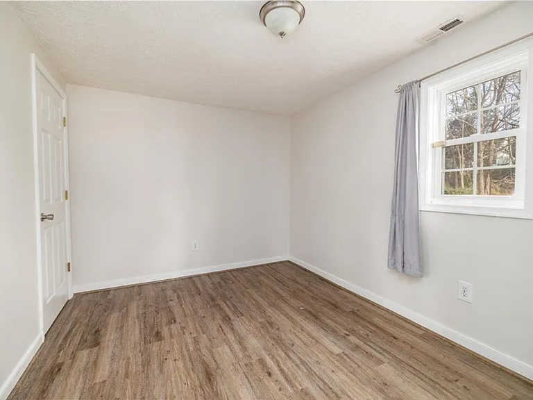 714 Hill St — Photo 9