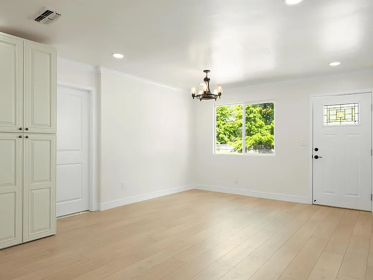 6120 Friendly Ct — Photo 3