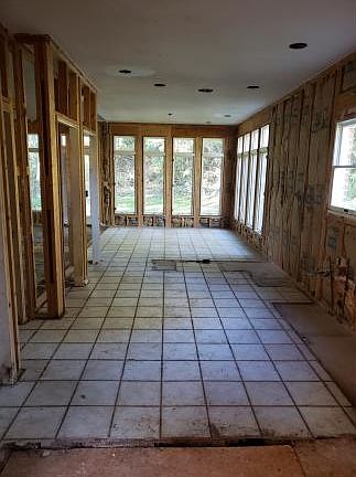 3rd image of 5 Oak Leaf Ct