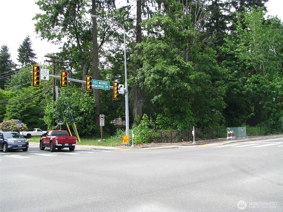 2nd image of 19901 Des Moines Memorial Dr