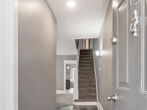 5th image of 118 N 5th St