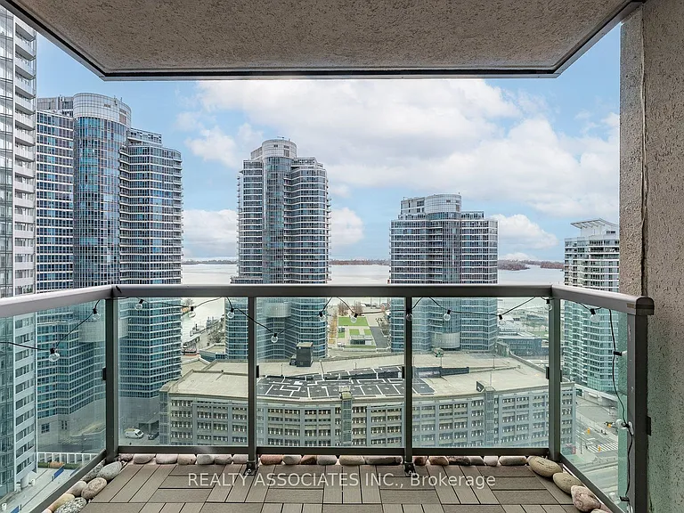 19 Grand Trunk Cres #2710 — Photo 29
