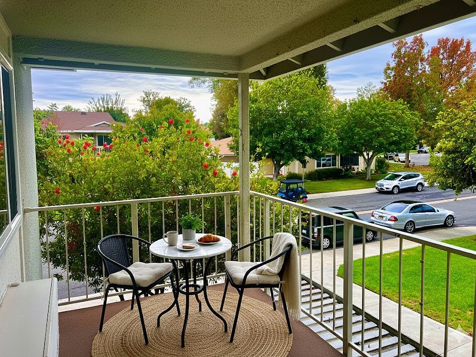 Virtually Staged Unit does not come furnished.