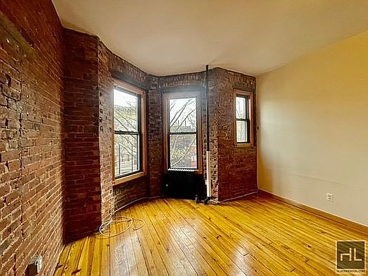 4th image of 480 12th St APT 1R