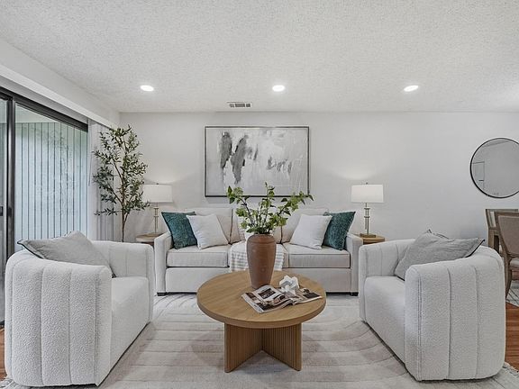 4th image of 5029 Shalimar Cir