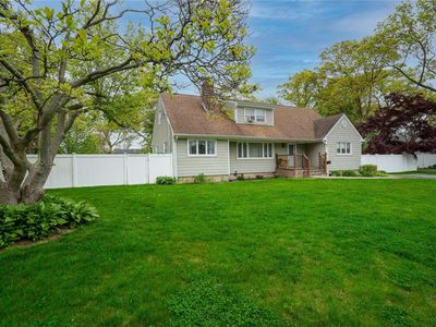 670 Centre Ave, Lindenhurst, NY, 11757