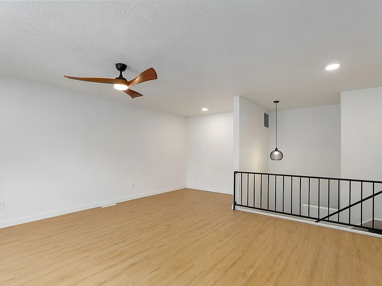 2025 E Battlefield Rd — Photo 21
