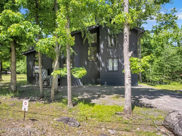 2044 Candlewood Dr, East Stroudsburg, PA 18301