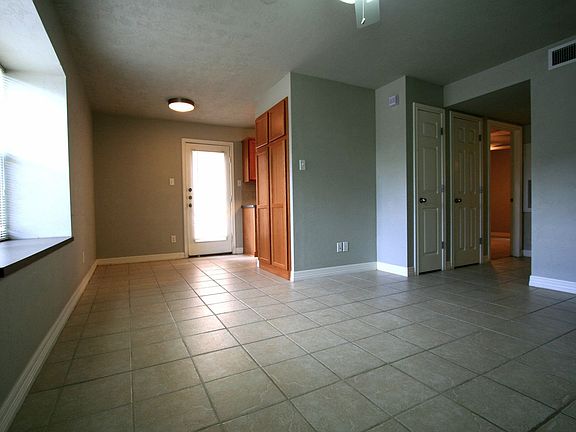 3rd image of 704 Gaytha Cir #704E