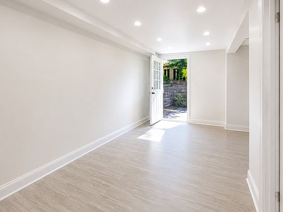 4th image of 422 Fountain St #1