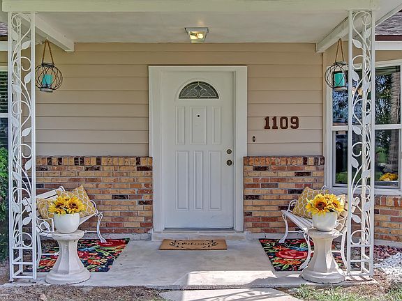 5th image of 1109 Granada Ave
