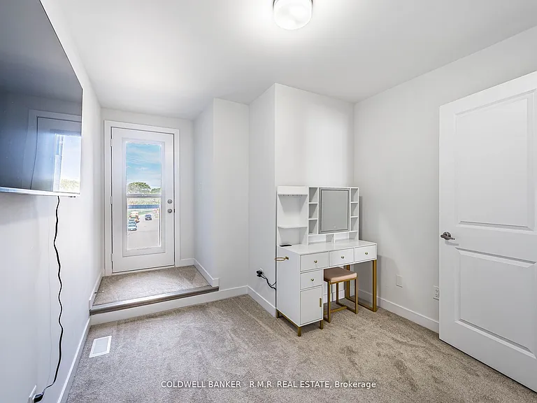 136 Brockley Dr — Photo 44