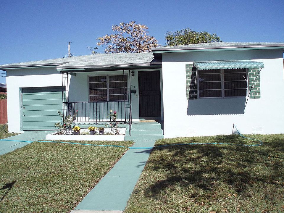 1941 NE 157th Terrace