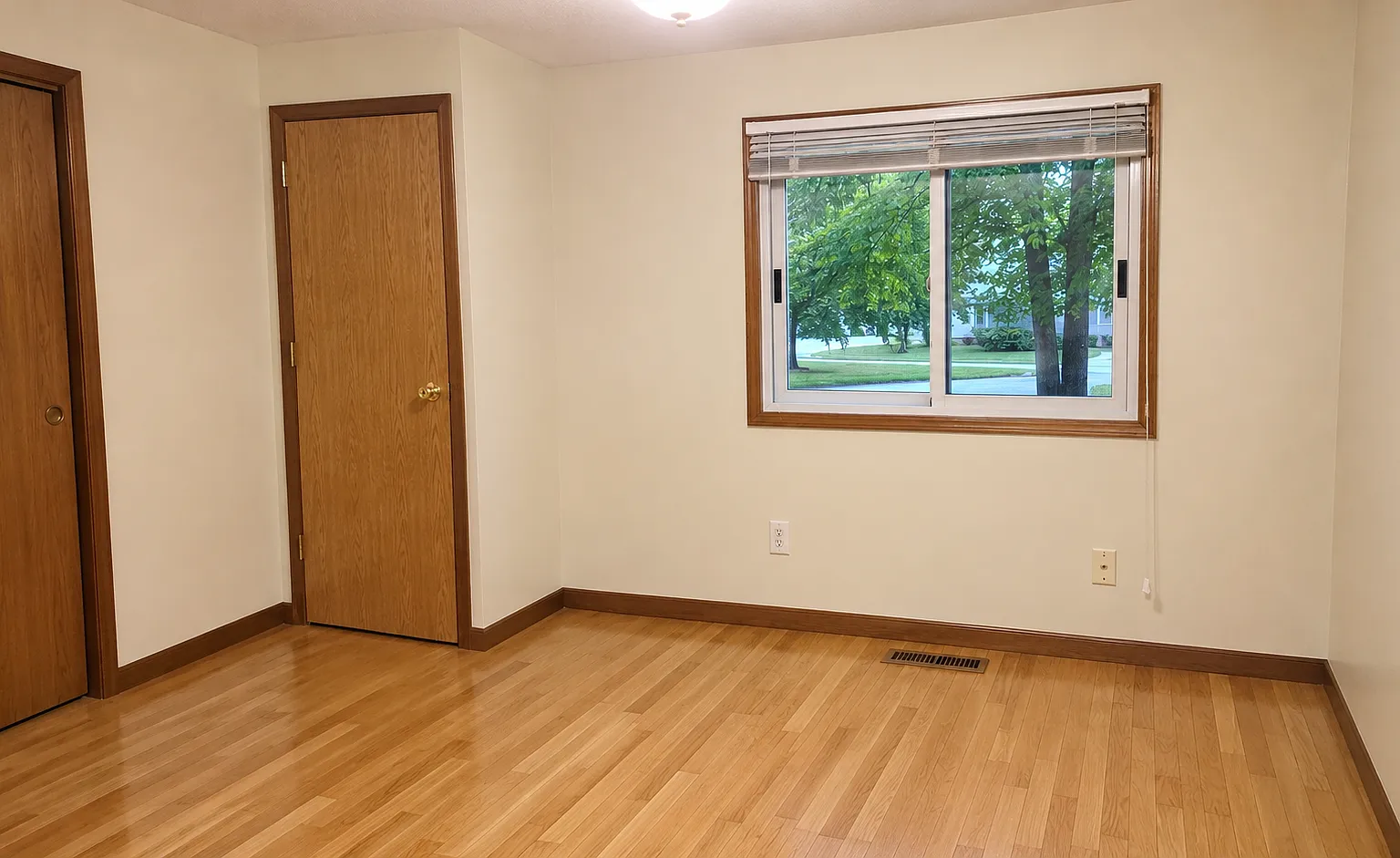 3 bed, 1050 sqft, $1,349 — Photo 4