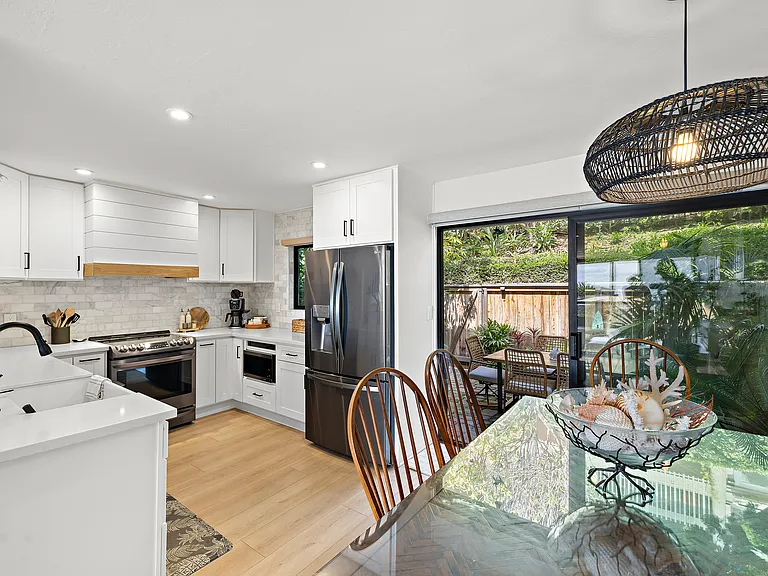 KITCHEN/DINING/PRIVATE PATIO
