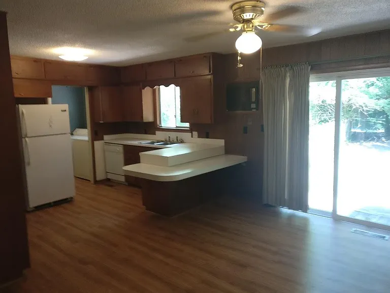 1351 N Stephens Ave — Photo 8