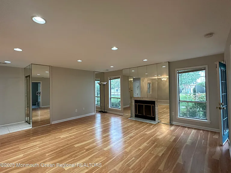 143 Tanglewood Pl — Photo 2