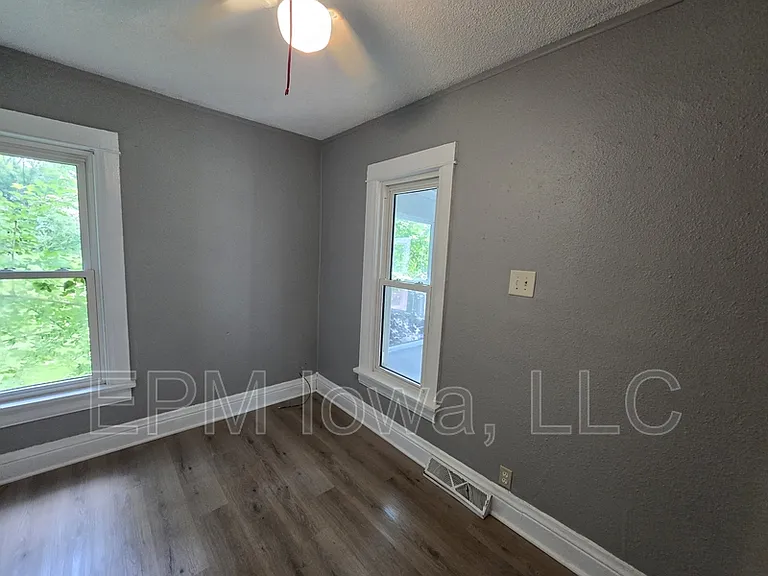 24 Van Buren St — Photo 18