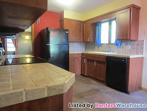 4th image of 1036 Lawson Ave E