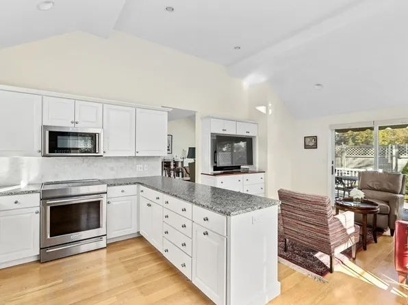 50 Floret Cir #50, Hingham, MA 02043