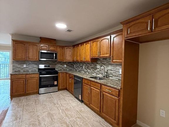 3rd image of 50 Delaware St