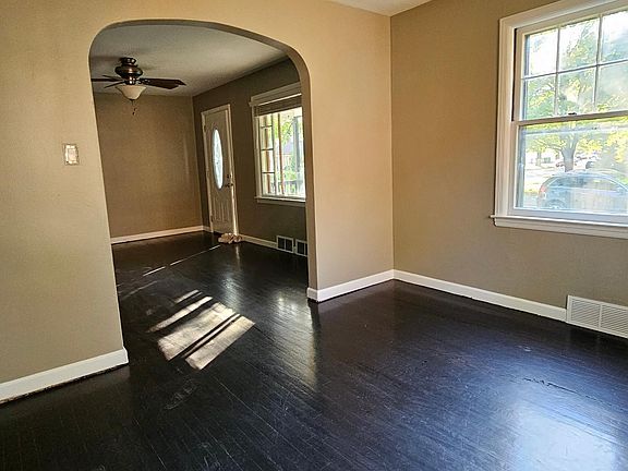 3rd image of 412 N Michigan Ave