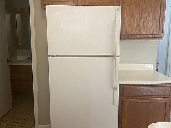 4th image of 1155 Laurel Dr