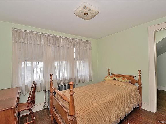 5th image of 2586 Riverside Drive