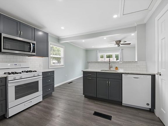 5th image of 2207 Marmion Ave