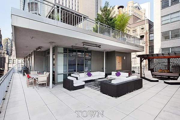 Sold by Town Residential | media 22
