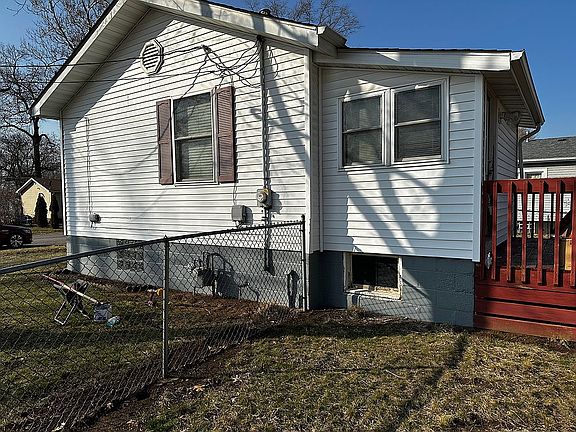 3rd image of 2295 Orange St