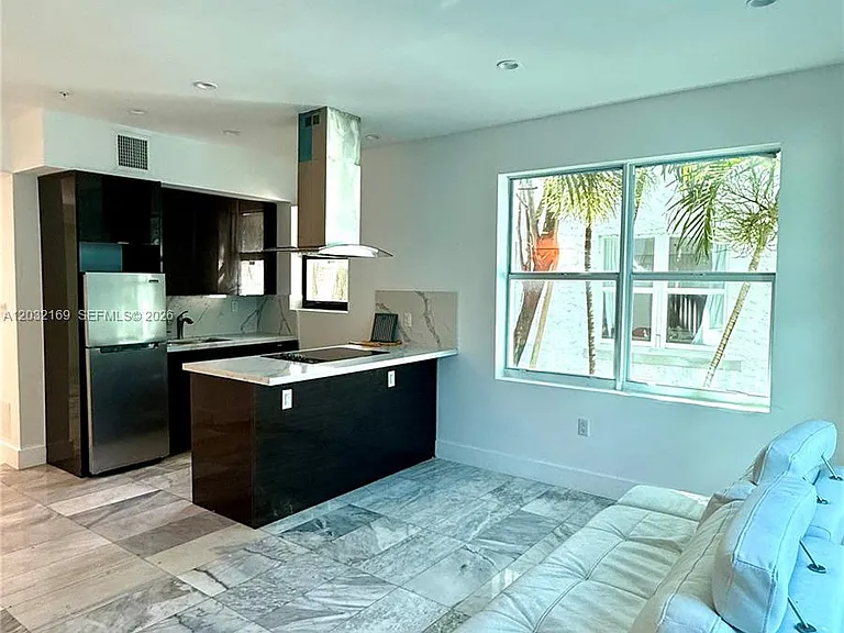 1560 Drexel Ave #103 — Photo 3