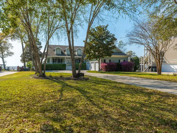 211 N Hampton Dr, Bonneau, SC 29431
