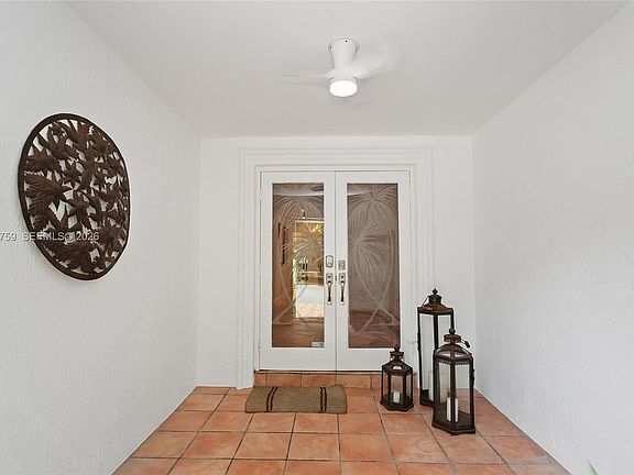 5th image of 6209 Paradise Point Dr