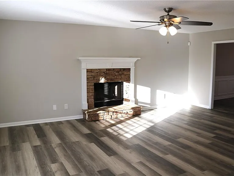 954 Downing Dr — Photo 7