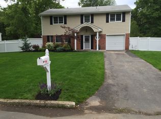 43 Richmar Dr, Sayville, NY 11782