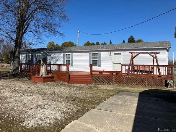 2900 Parkview Dr, Port Hope, MI 48468