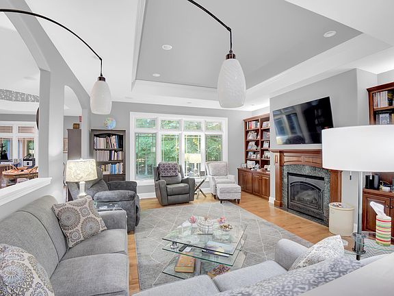 4th image of 932 Wood Ct