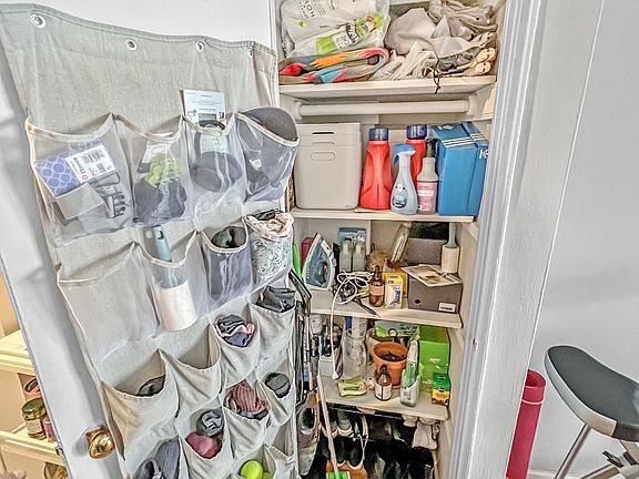 5th image of 207 E 15th St APT 6E