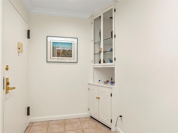 2nd image of 1 Toms Point Ln APT 8A