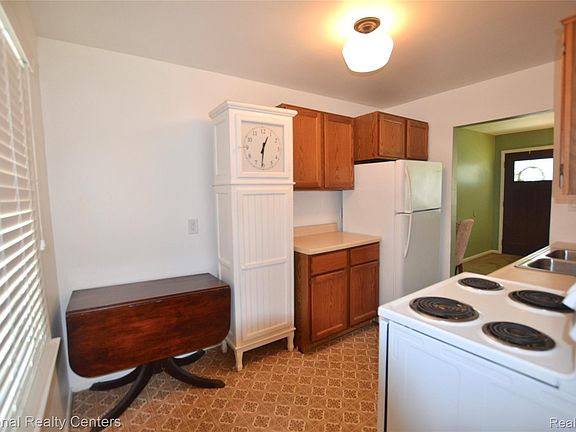 3rd image of 30159 Palmer Blvd