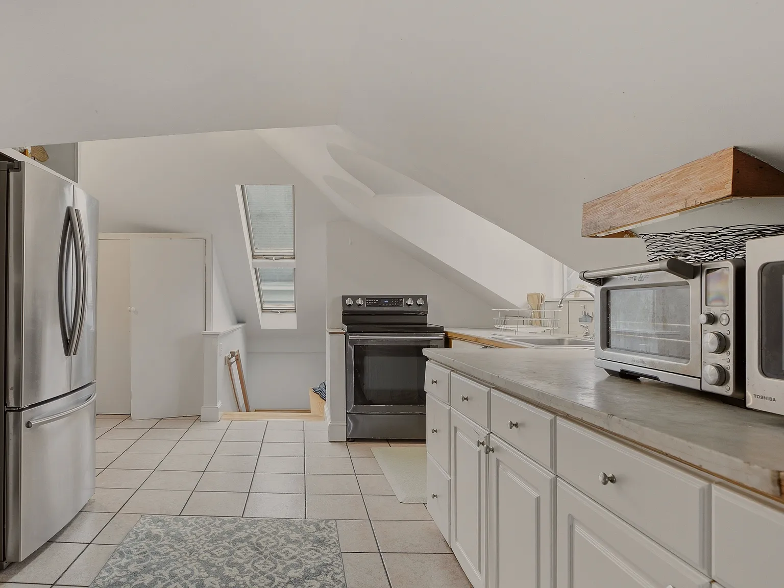 3 bed, 1000 sqft, $3,400 — Photo 4
