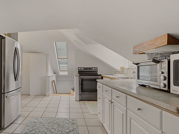 4th image of 92 Pelham St #3